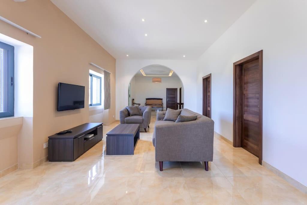 Spacious, Bright, Valley & Sea View Maisonette 沙拉 外观 照片
