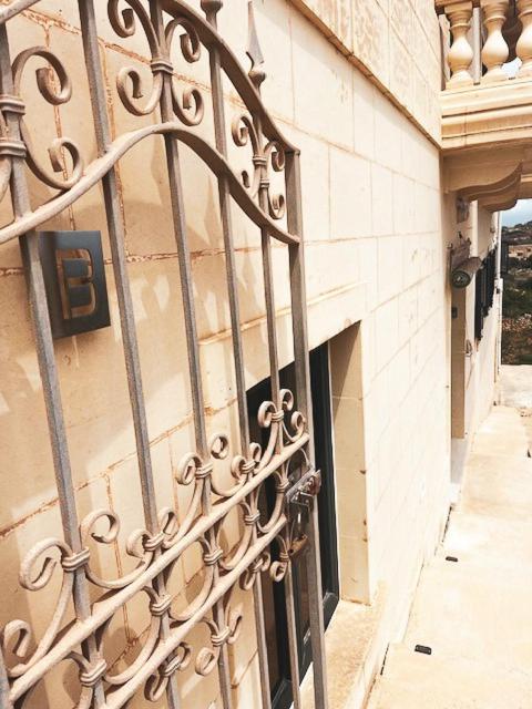 Spacious, Bright, Valley & Sea View Maisonette 沙拉 外观 照片