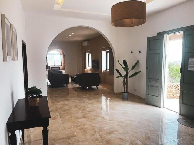 Spacious, Bright, Valley & Sea View Maisonette 沙拉 外观 照片