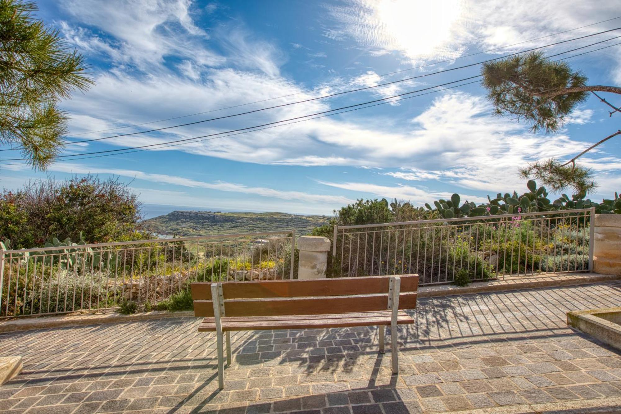 Spacious, Bright, Valley & Sea View Maisonette 沙拉 外观 照片
